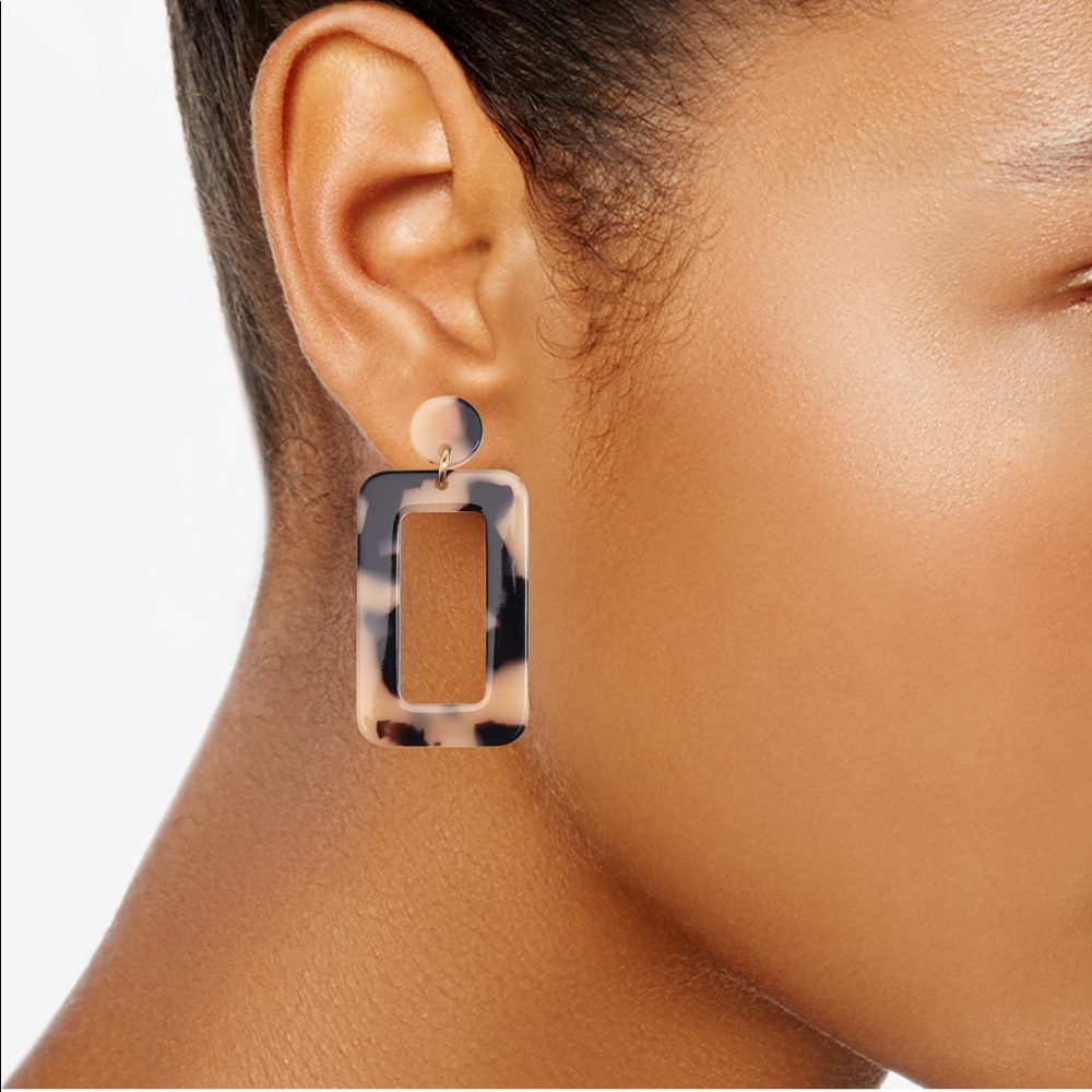 Earring - Picture 2 of 3